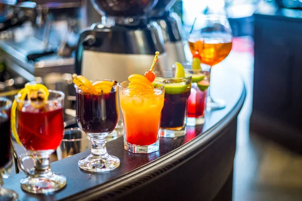 Barda Farklı Alkollü Kokteyller Seti