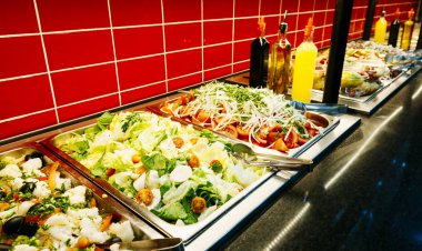 restoranda taze salata Klozette dispenser