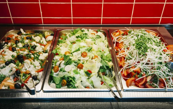 Dispenser Voor Verse Salades Restaurant — Stockfoto