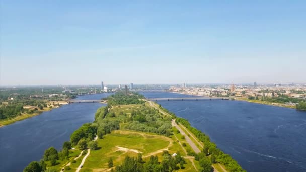 Vue aérienne de Riga depuis la tour de télévision. Daugava, Lettonie 