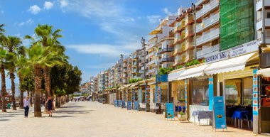 Promenade, kafeler ve restoranlar. Blanes, İspanya