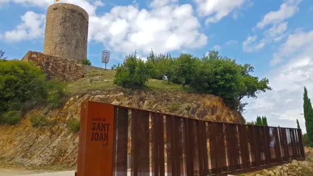 Torre del castillo de montaña San Juan. España, Blanes — Vídeos de Stock