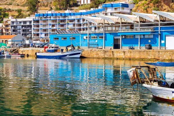 Bateaux de pêche et yachts dans le port Blanes. Espagne — Photo