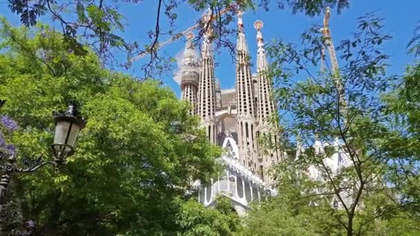 Sagrada Familia cathedral by Gaudi, Barcelona — Stockvideo
