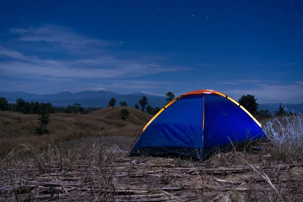 High Mountain Camping Entre Estrelas Noite — Fotografia de Stock