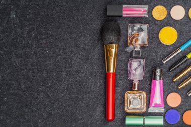 makyaj araçlar kümesi