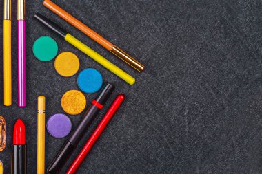 Dekoratif kozmetik üçgen şeklinde döşeme