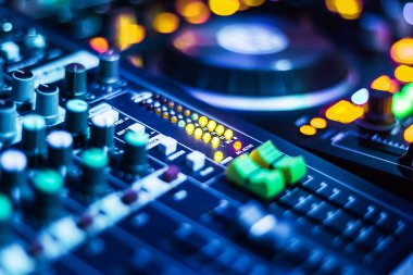 Ses karıştırıcı dj set