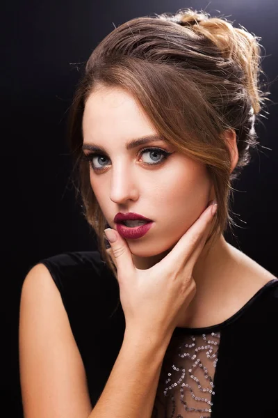 Pretty young model with elegant makeup — Stock Photo, Image