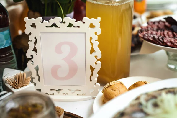 Numéro d'arrangement encadré sur une table de mariage — Photo