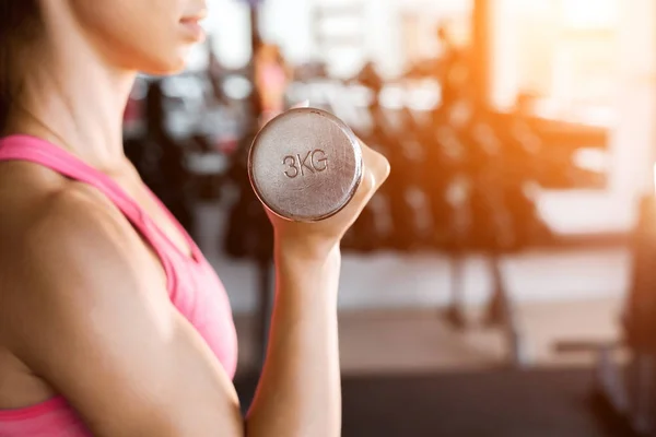 Slim woman doing exercise with dumbbells close up — Stock Photo, Image