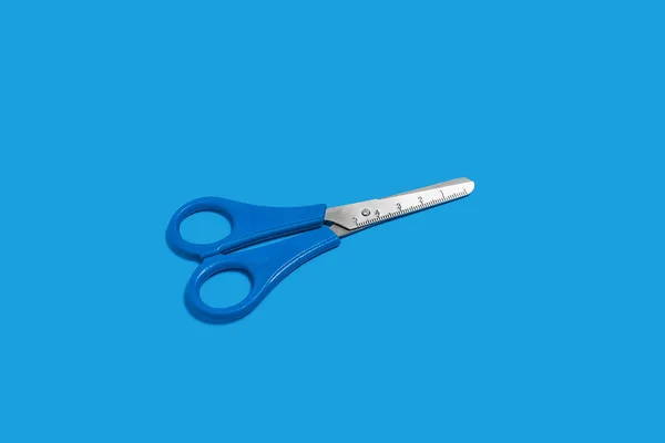 Scissors on a blue background — Stock Photo, Image