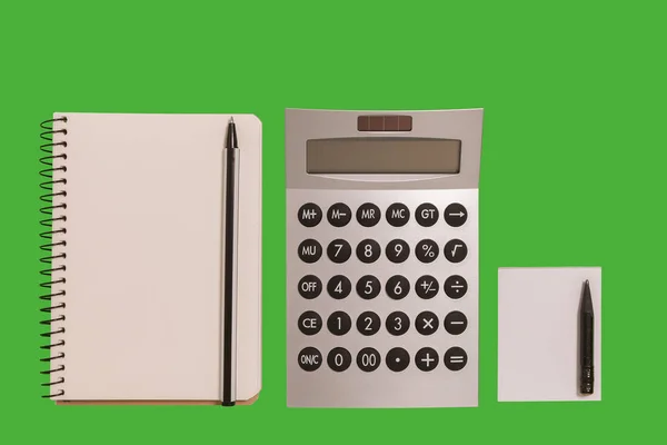 Kalkylator, notebook, penna och en penna — Stockfoto