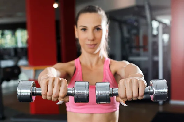 Athletic woman doing exercise with dumbbells close up — Stock Photo, Image