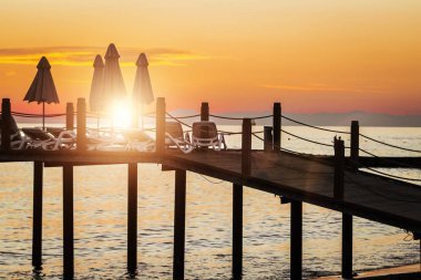 güzel gün batımında iskele