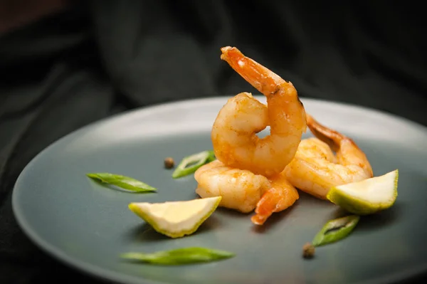 Grilled King Prawns Dark Plate — Stock Photo, Image