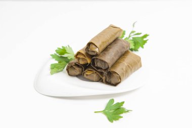 Geleneksel ev yapımı doldurulmuş üzüm yaprakları