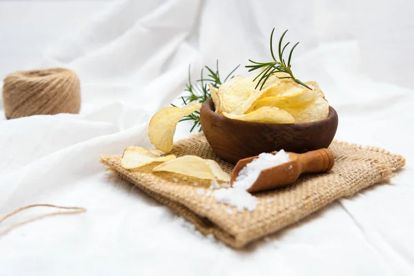 Krokante Aardappelen Chips Met Zout Plek Voor Tekst — Stockfoto