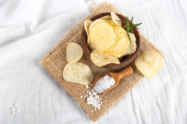 Krokante Aardappelen Chips Met Zout Plek Voor Tekst — Stockfoto