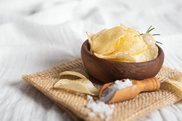 Krokante Aardappelen Chips Met Zout Plek Voor Tekst — Stockfoto