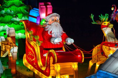 Noel Baba 'yı hediyelerle aydınlatmak