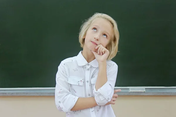 Adorable Blond Kid Girl Thoughtful Classroom Chalkboard Child Focused Attentive — Stock Photo, Image
