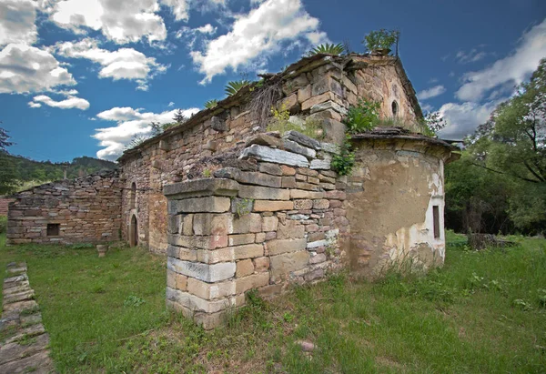 Una Vecchia Chiesa Nel Villaggio Slavinja Nella Serbia Orientale Immagine Stock