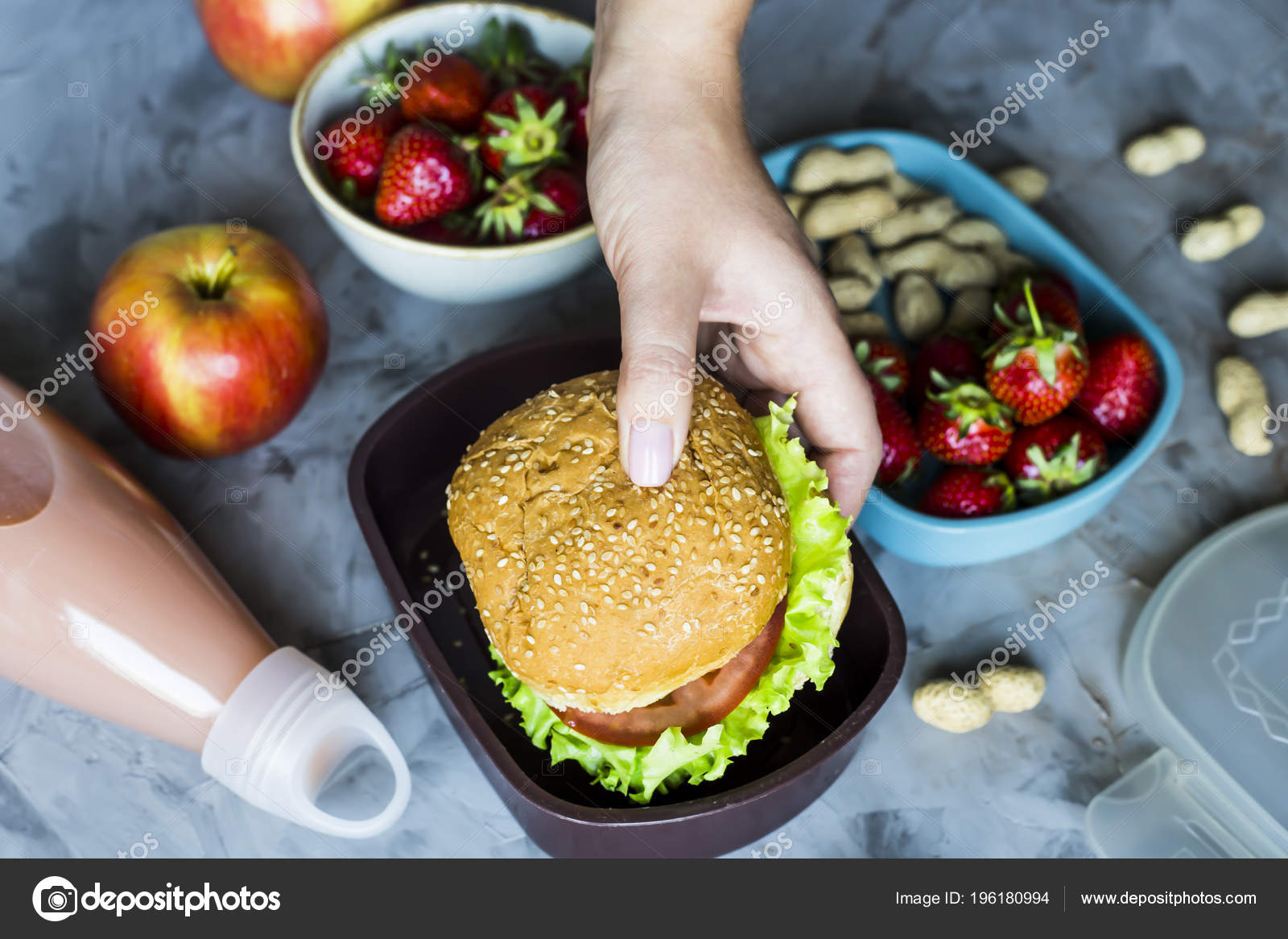 Cocinar Comida Para Niño Escuela Mesa Cocina Gris Sandwich Fresas ... Cocinar Comida Para Niño Escuela Mesa Cocina Gris Sandwich Fresas ...