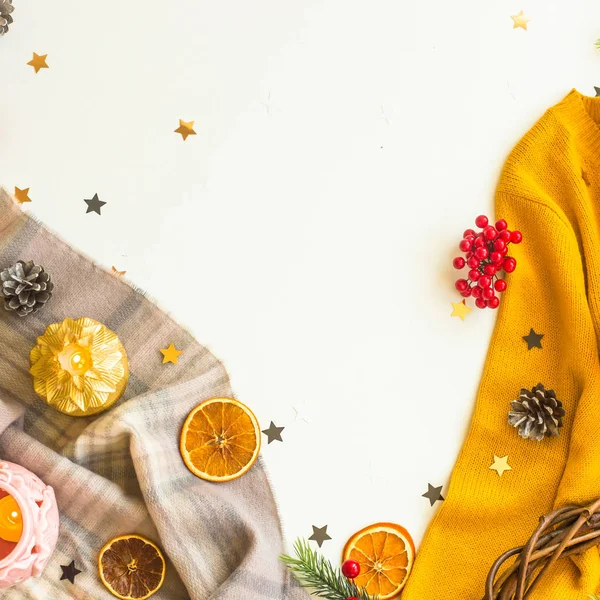 Jersey Invierno Bufandas Decoraciones Sobre Fondo Blanco Con Naranjas Estrellas — Foto de Stock