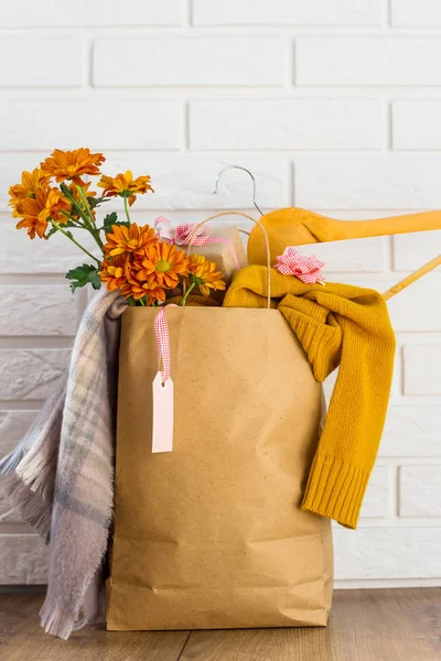 Crafting Pakket Met Vrouwen Aankopen Een Zwarte Vrijdag Gevuld Met — Stockfoto