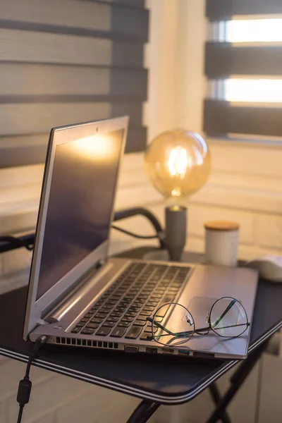 Modern Home Workplace Freelancer Yellow Lamp Laptop Black Table — Stock Photo, Image