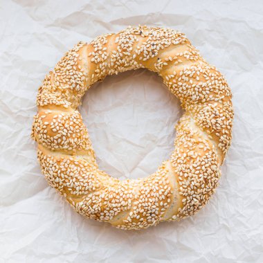 Geleneksel Türk hamur işleri - bükülmüş simit halkalar şeklinde buns