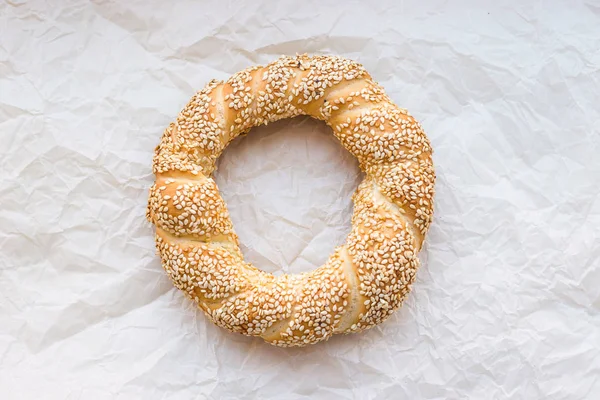 Pâtisseries traditionnelles turques - petits pains en forme d'anneaux de bagels torsadés — Photo