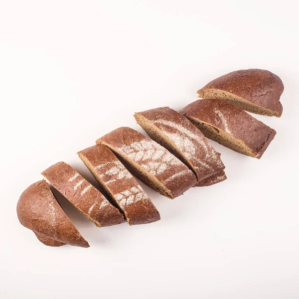 Hermoso concepto de pan para hornear fresco sobre fondo blanco — Foto de Stock