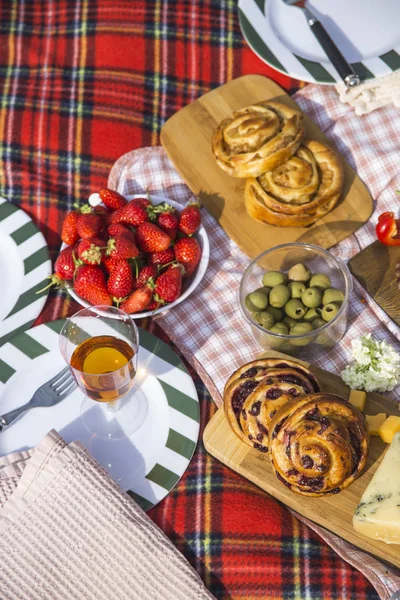 Verão e primavera recreação ao ar livre com delicioso bonito fo — Fotografia de Stock