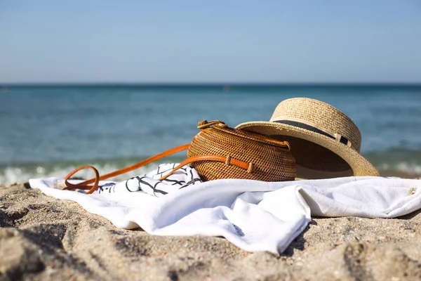 Zomerse sfeer van ontspannen in de zee van hitte en felle zon — Stockfoto