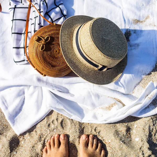 Zomerse sfeer van ontspannen in de zee van hitte en felle zon — Stockfoto