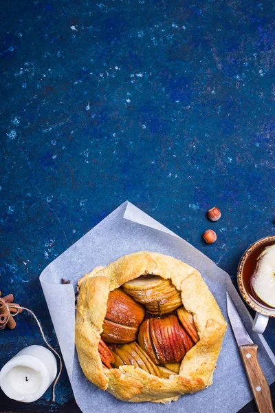 Simple autumn baking with apples and cinnamon — Stock Photo, Image