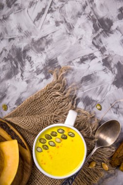 Geleneksel Sonbahar Kabak Yemeği - Baharat ve Sarımsak çorbası