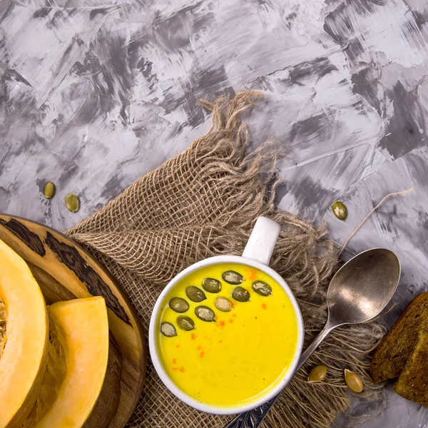 Geleneksel Sonbahar Kabak Yemeği - Baharat ve Sarımsak çorbası