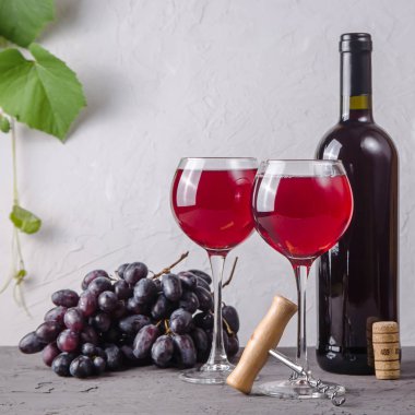 Taze sonbahar üzüm hasadından şarapçıkavramı