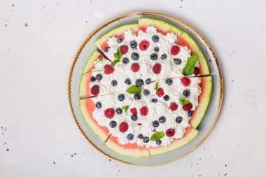 Yaz Partisi Gıda - Çilek ile Karpuz Servisi