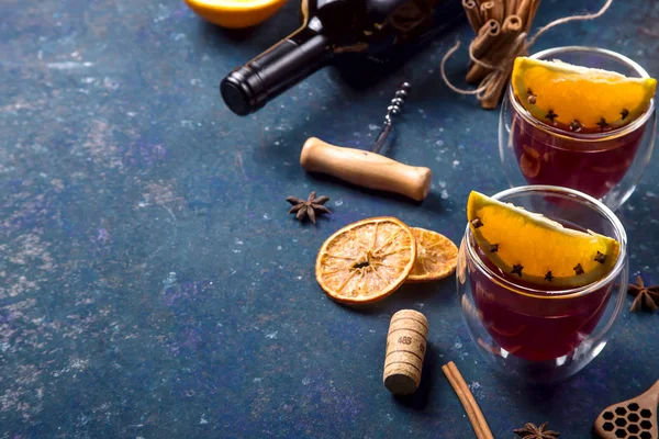 Traditional winter and Christmas drink mulled red wine — Stock Photo, Image