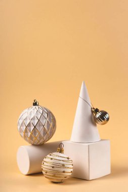 Geometrik şekiller ve toplar ile minimal trend kardeş kavramı