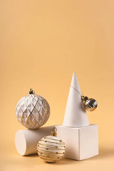 Concept fraternel tendance minimaliste avec des formes géométriques et des boules — Photo