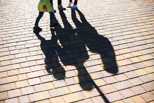 Long Shadows People Sidewalk Tiles Urban Environment Dawn Dusk — Stock Photo, Image