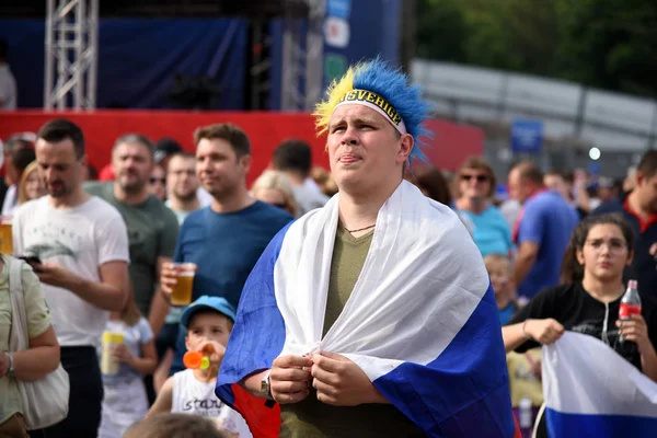 25 Haziran 2018. Rostov-on-Don. Rusya. Rus millî futbol hayranları fan fest ülke ve dekore edilmiş yüzlerine bayrakları takım. FIFA Dünya Kupası.