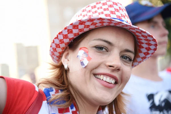 2018年6月25日 罗斯托夫 俄罗斯 克罗地亚女孩足球迷在世界杯上支持克罗地亚国家队 在索契的比赛之前 — 图库照片