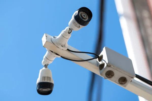 Zwei Wege Überwachungskameras Für Einen Panoramablick Auf Die Stadt Überwachung — Stockfoto