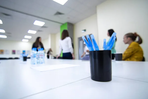 Balpennen Penhouders Voor Het Ontmoeten Van Collega Directiekamer Kantoor Seminarie — Stockfoto